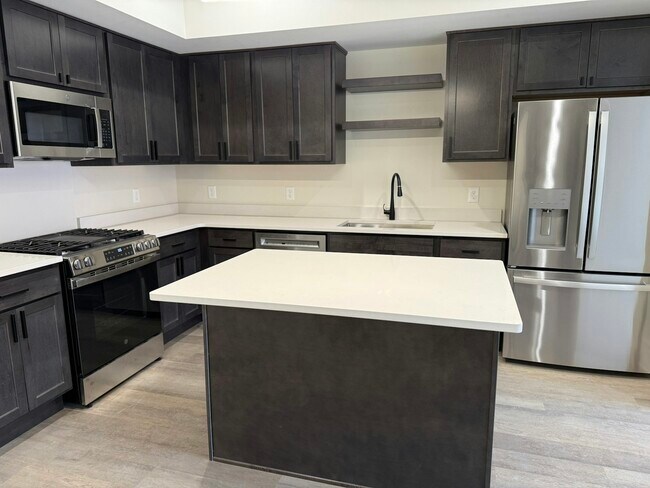 Photo - 106 E Erie St Unit 2C