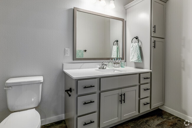 1BR, 1BA - 774SF - Bathroom