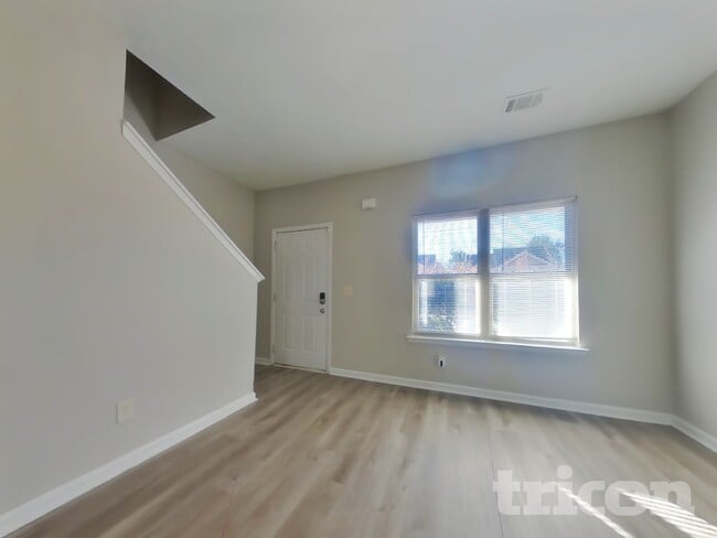 Photo - 30 Wyndham Ct