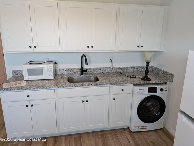 Photo - 559 Oldenberg St SW