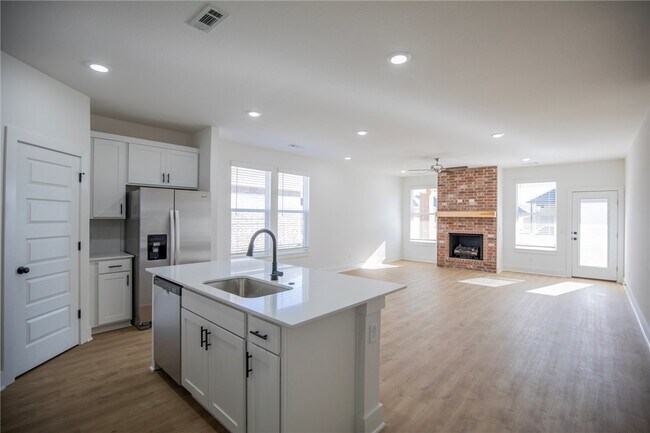 Photo - 136 S Broyles Ave