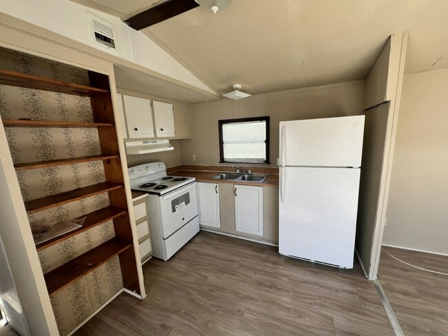 Photo - 1125 Chicago Bulls St