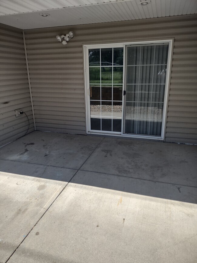 2233 Surfside Dr Townhome Townhome Rental in Lincoln NE