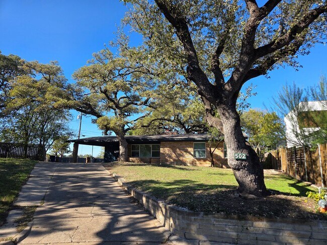 Photo - Travis Heights