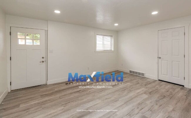 North Salt Lake 2 BD 1 BA - $500.00 Security Deposit OAC -Brookside Lofts Unit 18