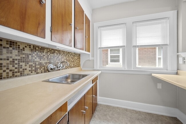 Photo - 852 Beaconsfield Ave
