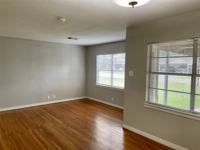 Photo - 617 Fostoria Ln