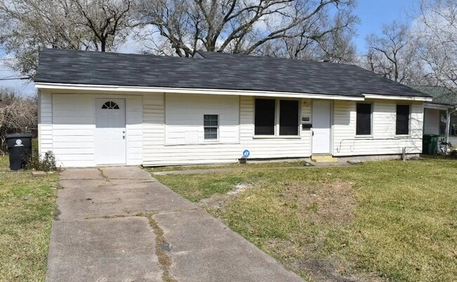 Building Photo - 5963 Southwind St