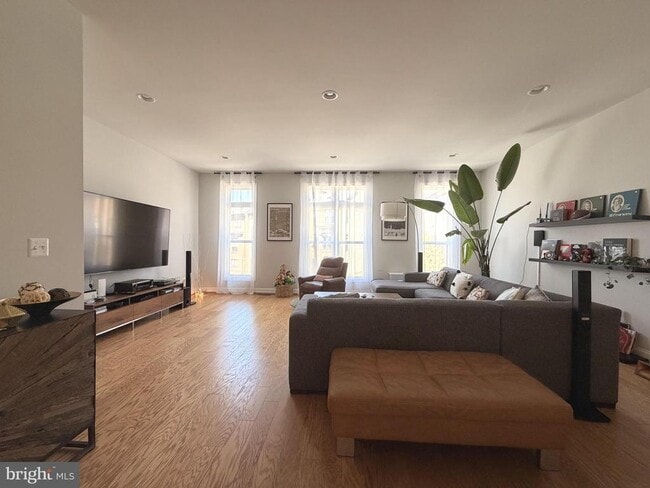 Building Photo - 12305 W Oaks Dr