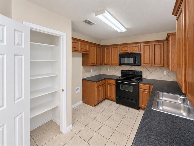 1408 Bergin Ct