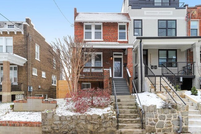 Photo - 645 Girard St NE