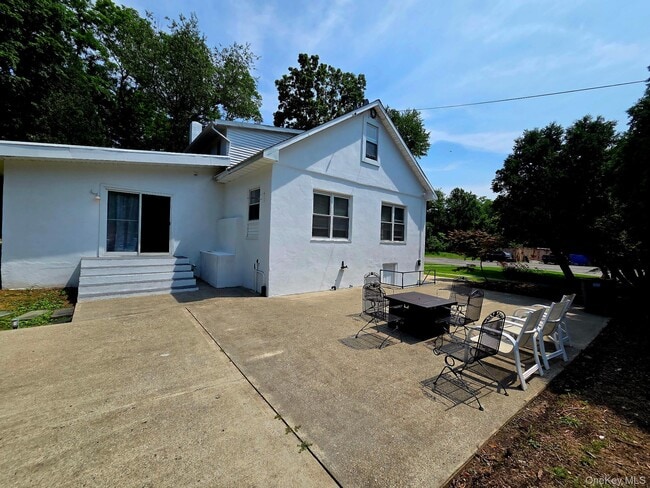 16 Ernest Ln