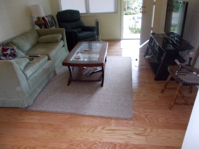 Photo - 165 Talmadge St Unidad 4