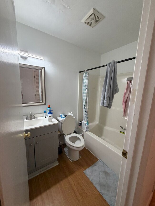 Photo - Available for the 2026-2027 lease term. Unidad G