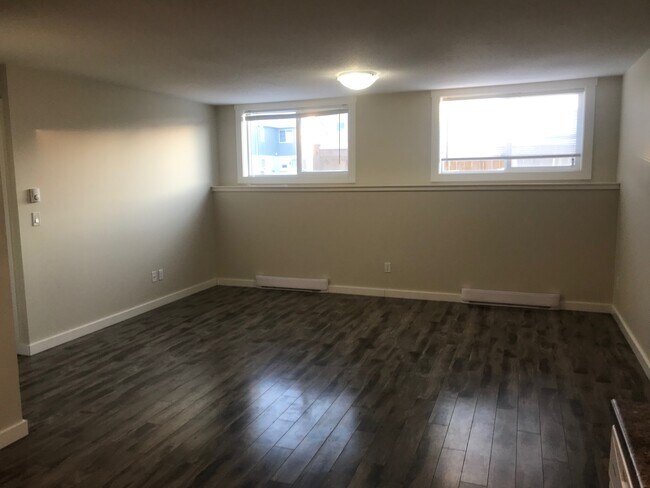 Photo - 1640 A-16487 87 Ave