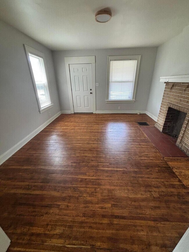 Photo - 2568 Indianola Ave