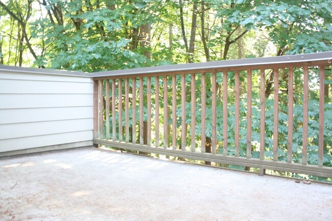 Building Photo - Top Floor 3 bdrm Mill Creek Country Club C... Rental