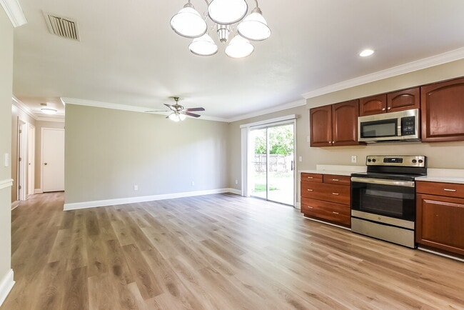 517 Sean Ct