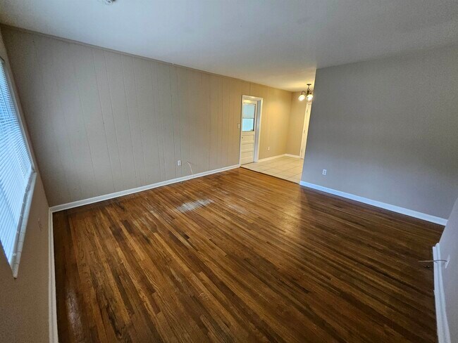 1613 Kelly St