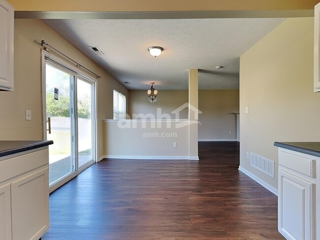 Photo - 107 Worthington Dr