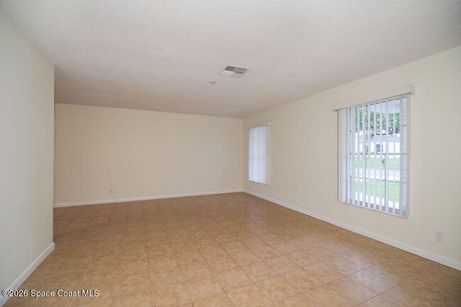 Photo - 765 Cleaves St SE