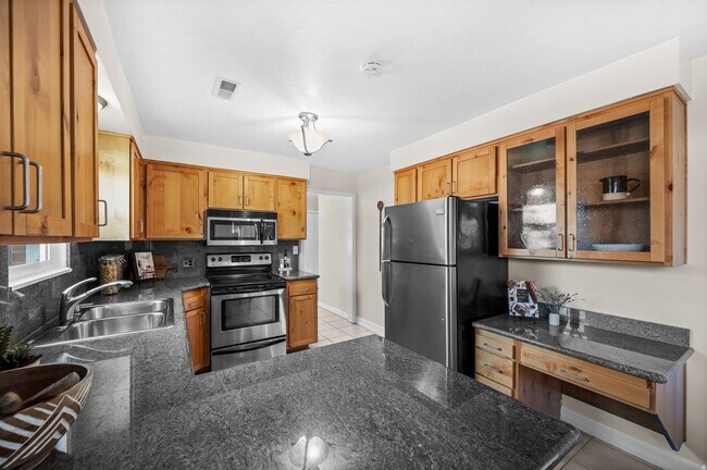 Photo - 1420 Spring Ln Unit 1