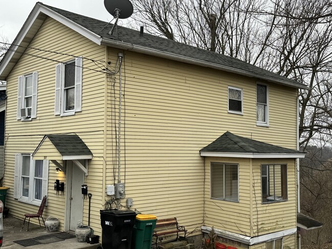 Building Photo - 911 Perry Hwy Unit 2nd floor