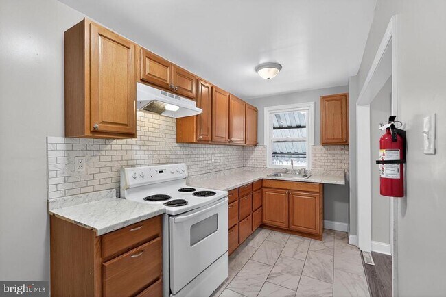 Photo - 1001 Burnside Rd