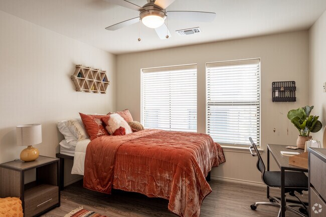 4HAB, 3BA- 1584 - Yugo Austin Corner