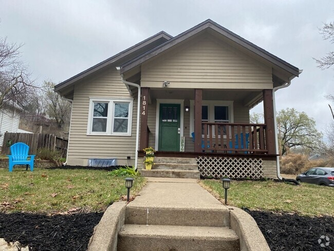 Building Photo - Single Family Home Available August 5th!