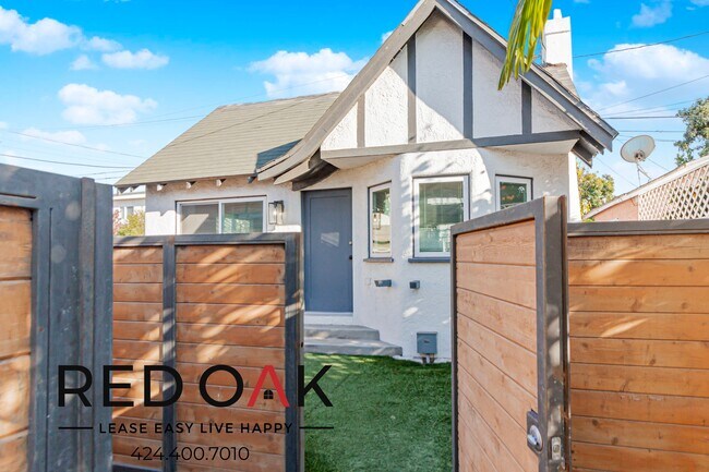 Photo - Gorgeous Two Bedroom with High Ceilings, R...