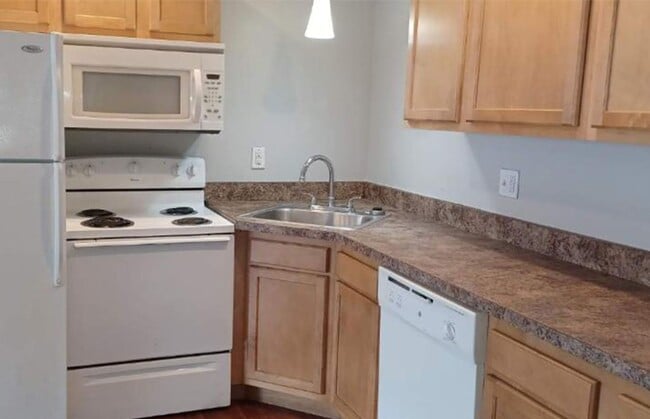 Building Photo - 550 Lowell Ave Unit 550-05