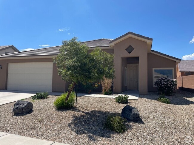 Building Photo - APPLICATION APPROVED- Three Bedroom Home i...