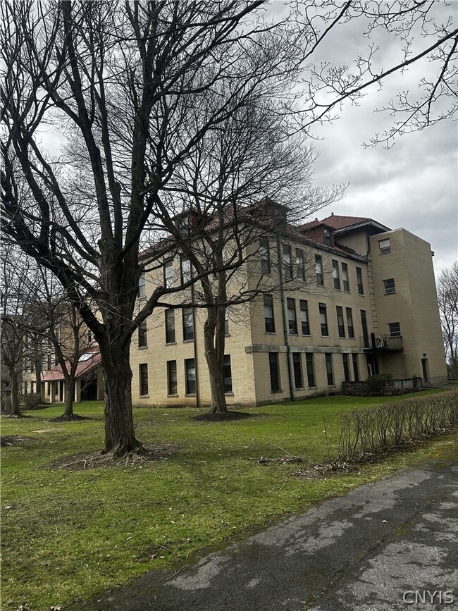 Building Photo - 10 Foery Dr Unit 105