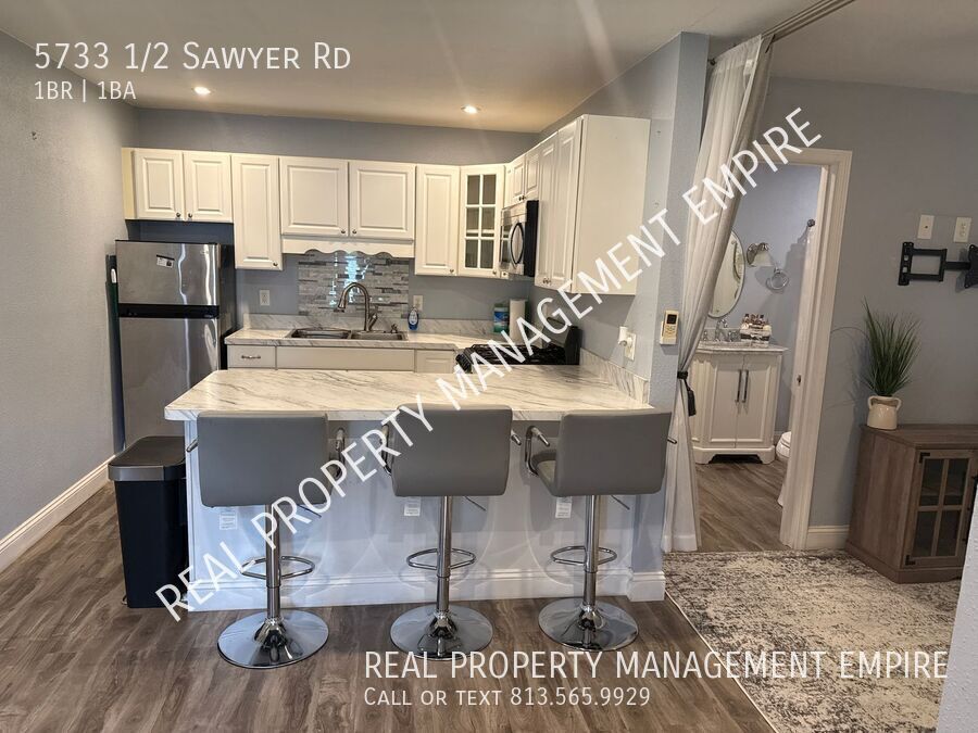 Photo - 5733 Sawyer Rd