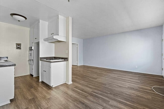 Photo - 530 E. Harvard Rd.