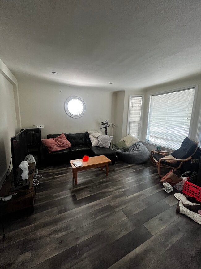 Photo - 362 N 7th St