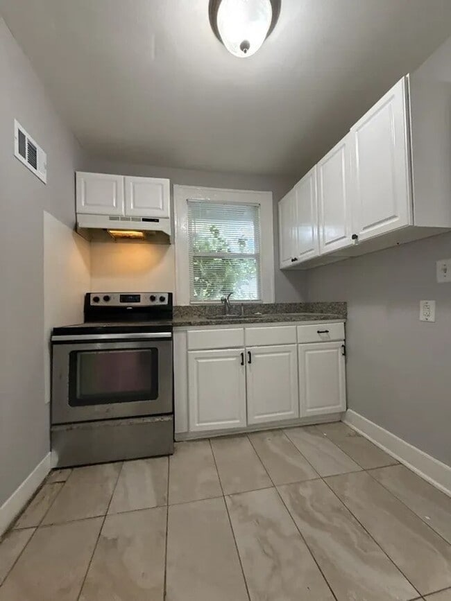 Photo - 600 Mayland Ave SW