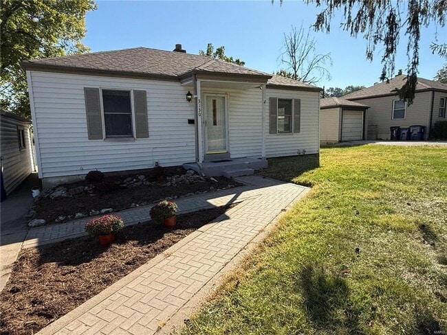 Photo - Discover this beautifully refreshed 2-bed, 2-bath gem in St. Ann!