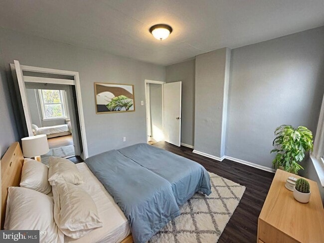 Photo - 2028 Haworth St