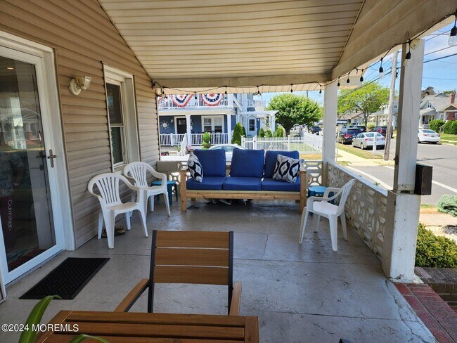 Photo - 111 17th Ave