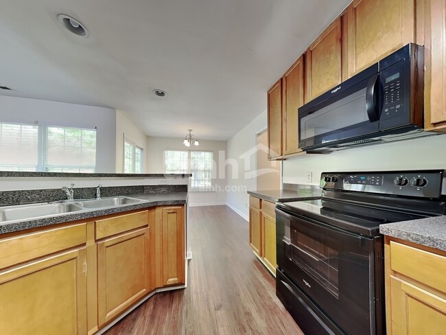 Photo - 5145 Chasteal Trail