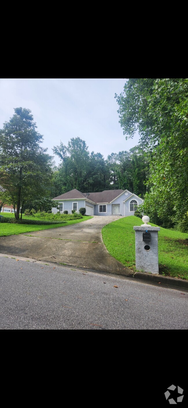 Building Photo - 2885 Summit Dr Rental