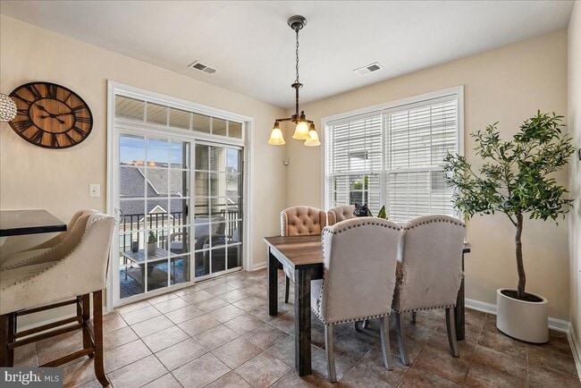 Photo - 43610 Hampshire Crossing Square Unit AD-205