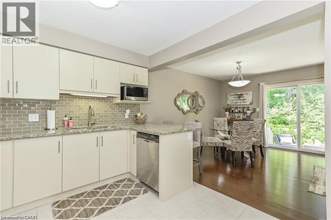 Photo - 300 Fallowfield Dr