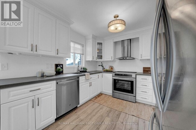 Photo - 25 Sprucewood Crescent