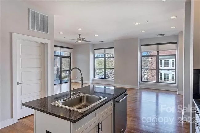 Photo - 911 E 8th St Unit 911