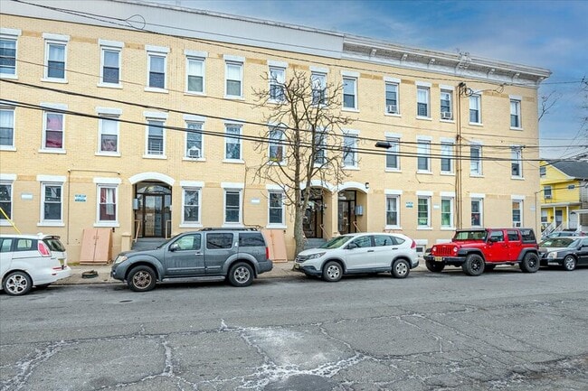 Photo - 428 Division St