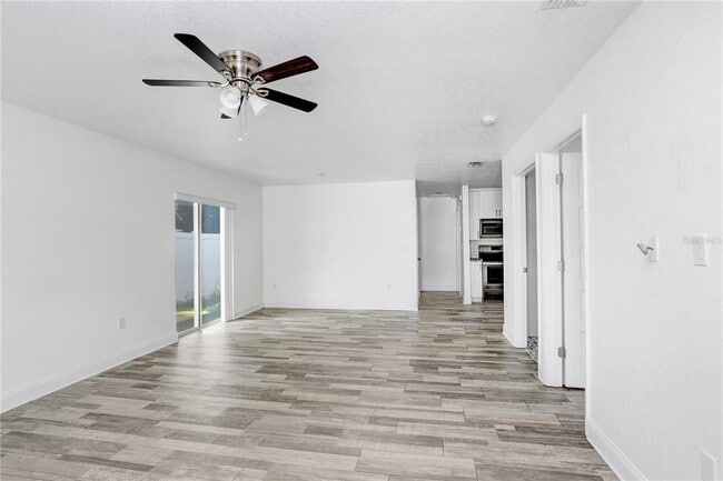 Photo - 349 Honey Bee Ln