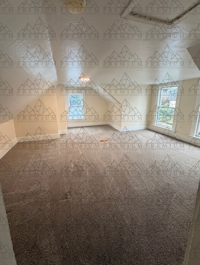 Building Photo - 714 Union St Unit 714 1/2 Union Street